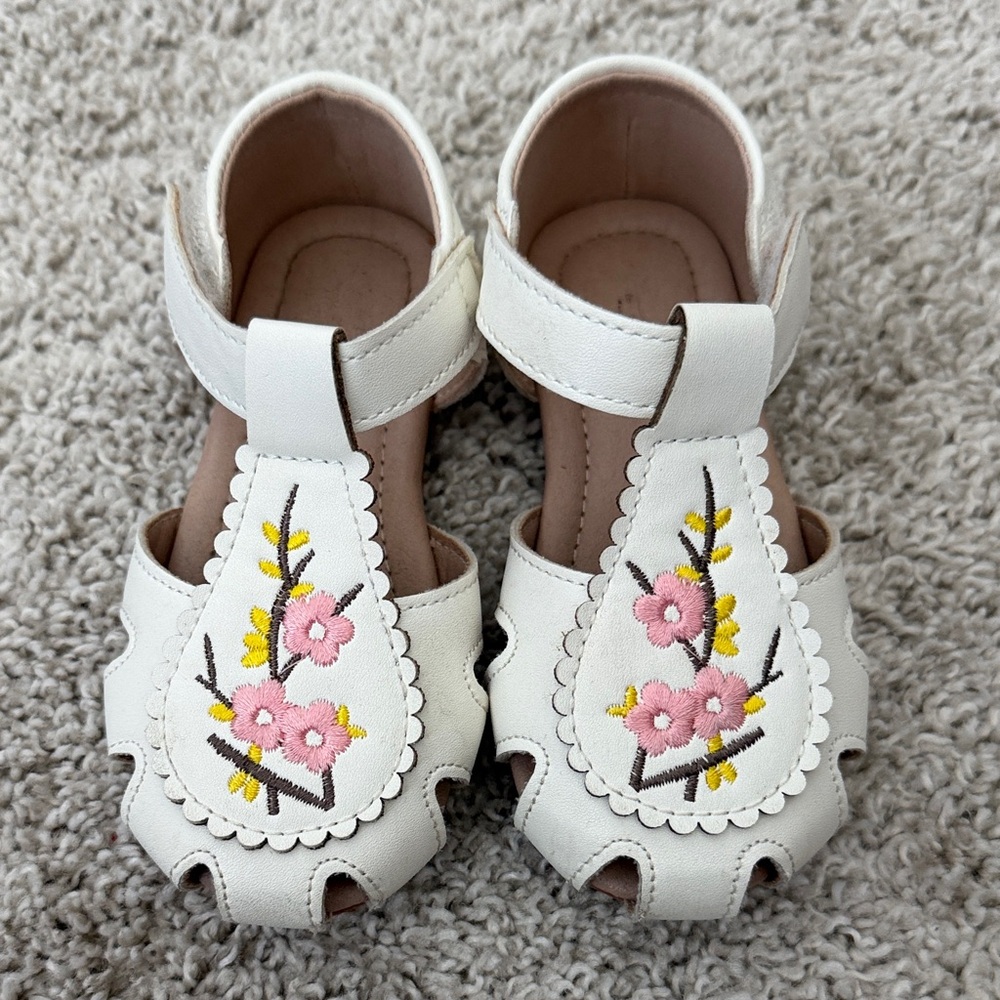 Girls White Floral Embroidered Sandals